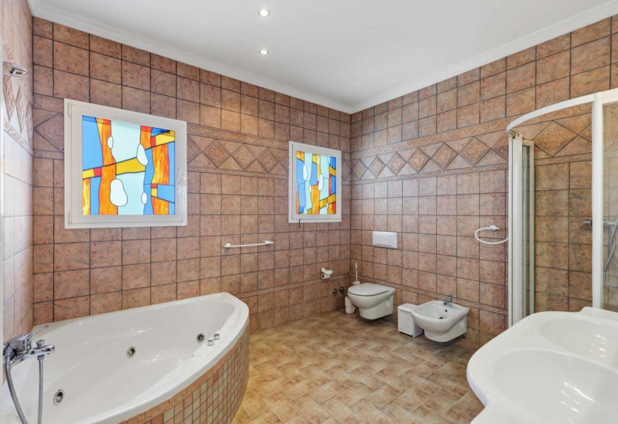 Resale · detached house · Les Bassetes