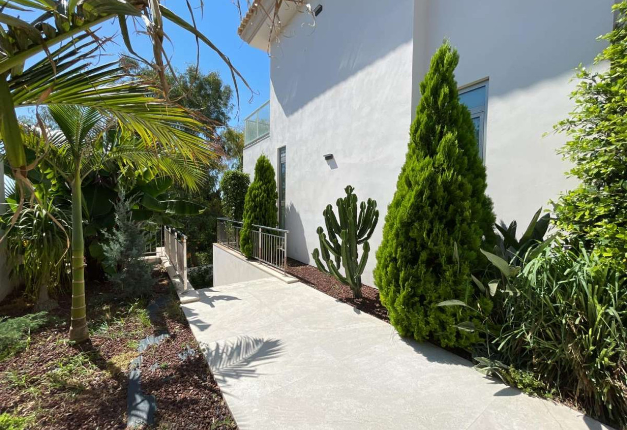 Sale · detached house · Les Bassetes