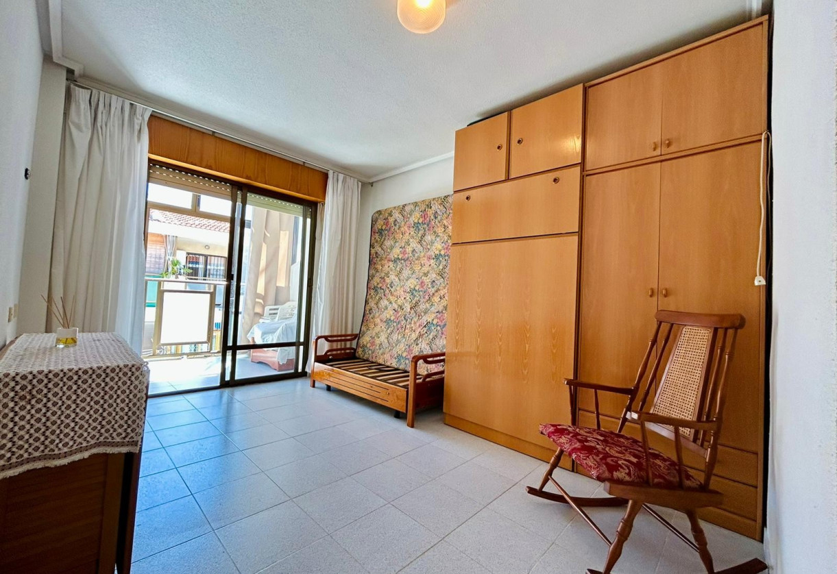 Resale · studio apartment · El Chaparral