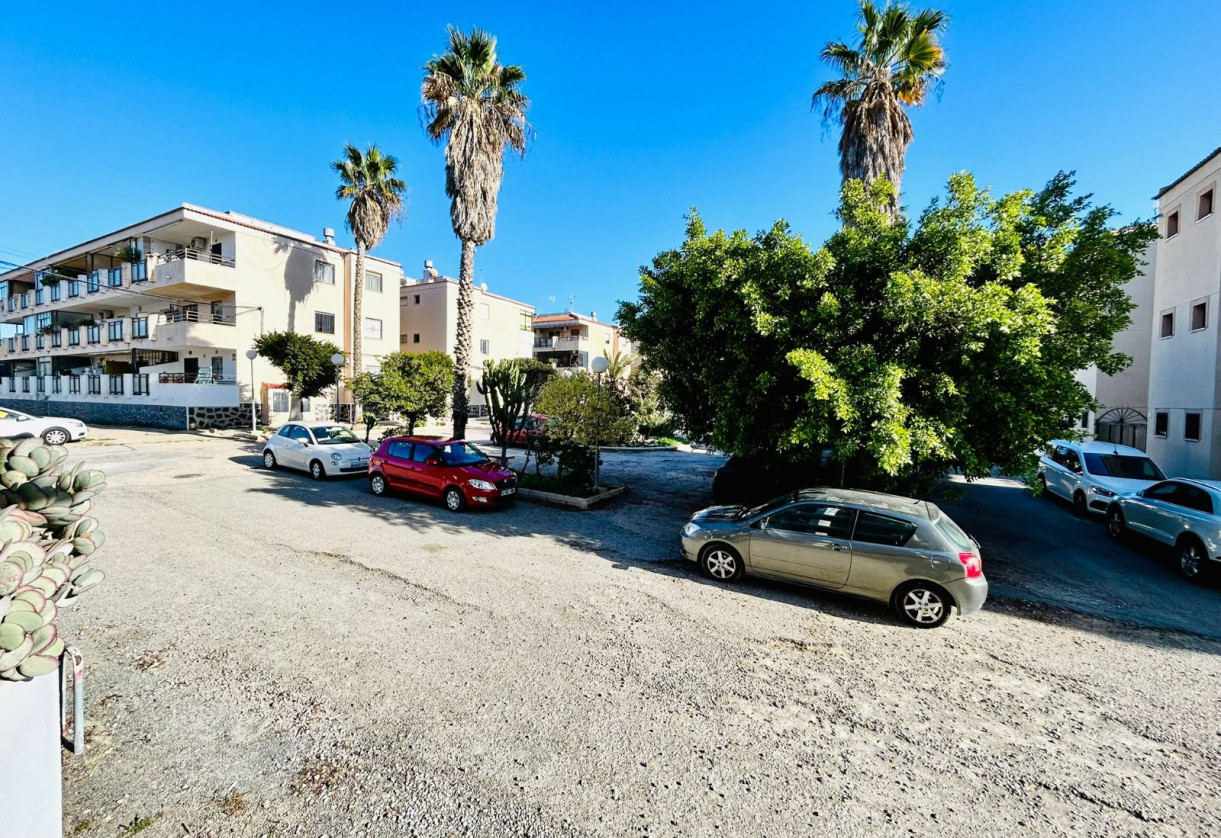 Resale · studio apartment · El Chaparral