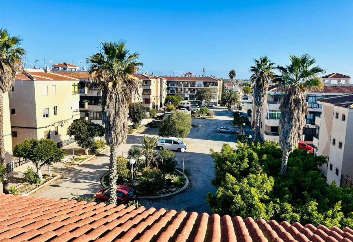 Resale · studio apartment · El Chaparral