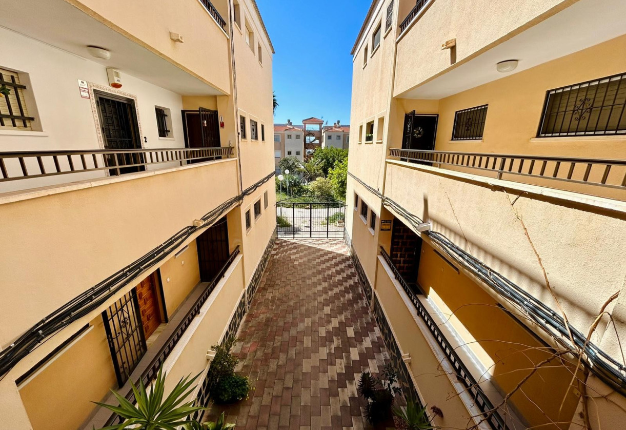 Resale · studio apartment · El Chaparral