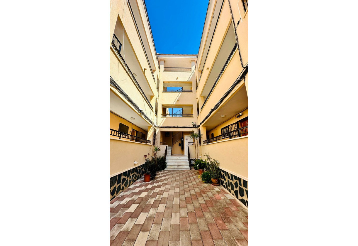 Resale · studio apartment · El Chaparral