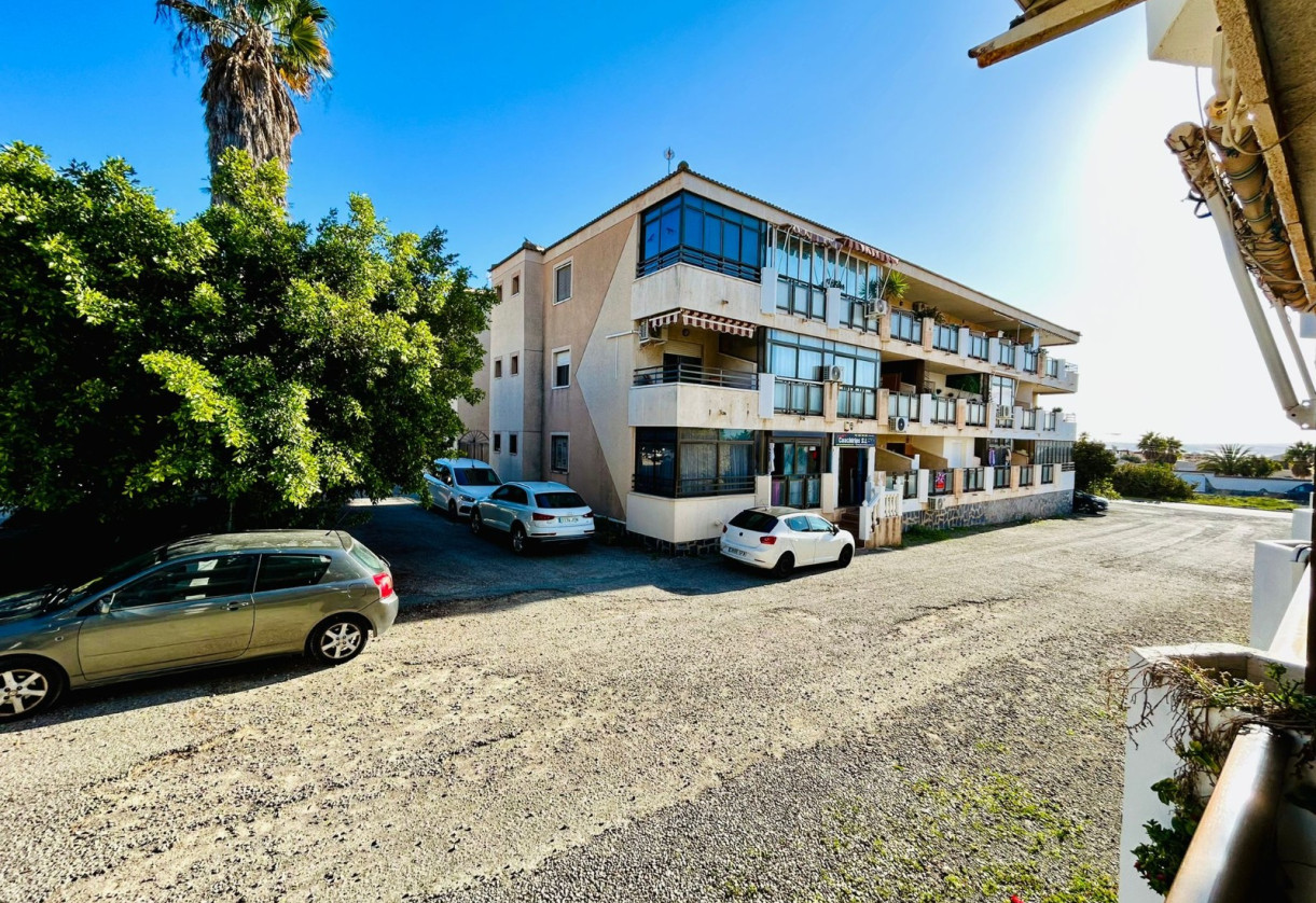 Resale · studio apartment · El Chaparral