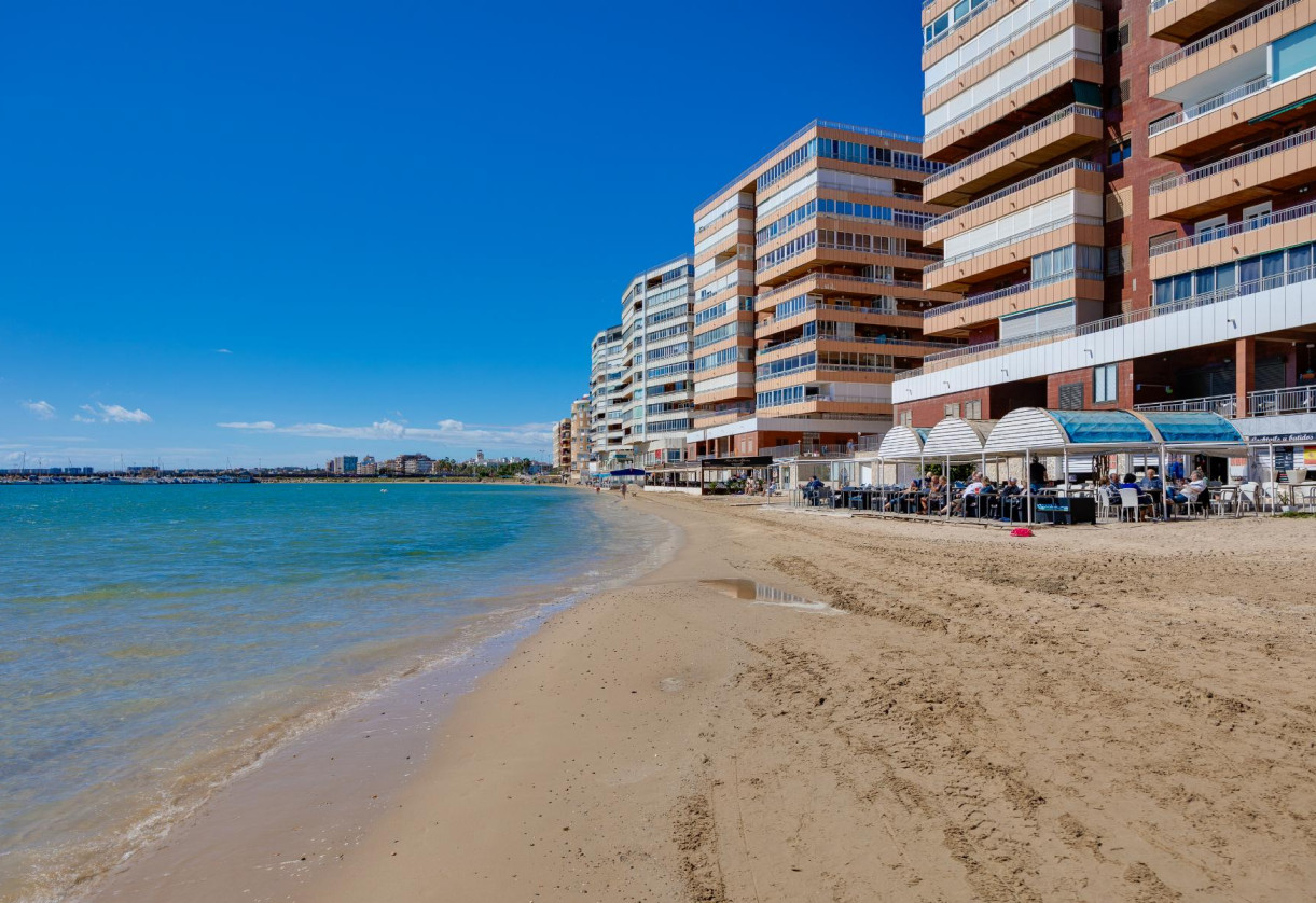 Rynek wtórny · APARTAMENTO · Torrevieja · Playa del Acequión