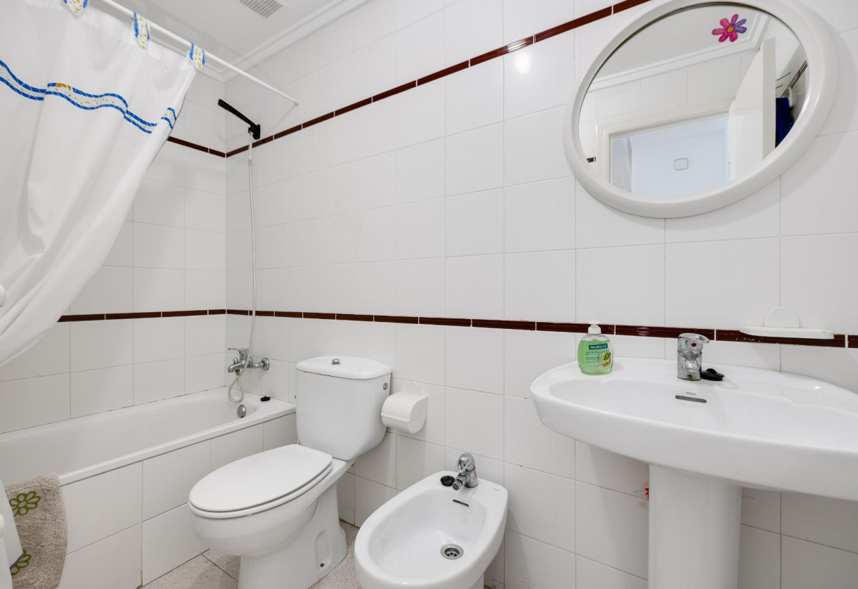 Rynek wtórny · APARTAMENTO · Torrevieja · Playa del Acequión