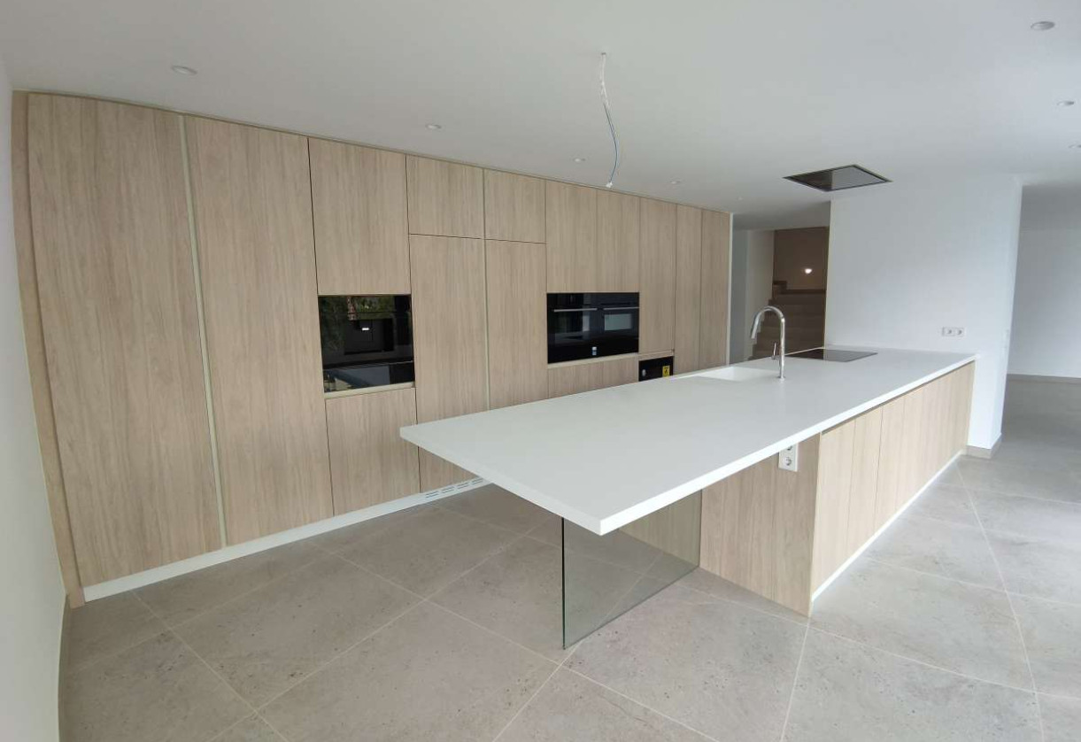 Resale · detached house · Altea