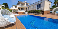 Sale · Chalet · Torrevieja · La mata