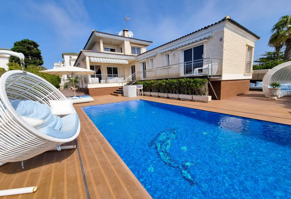Sale · Chalet · Torrevieja · La mata