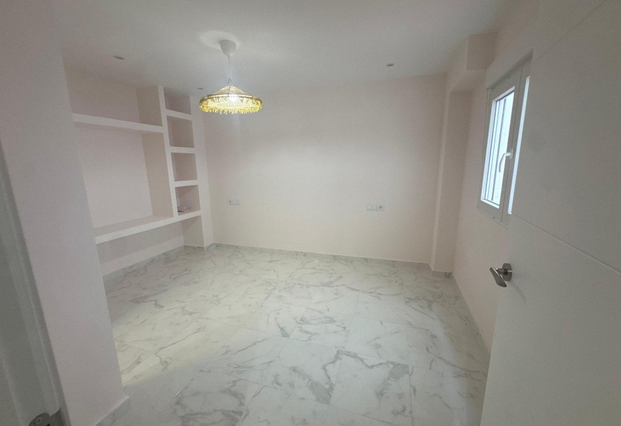 Sale · APARTAMENTO · Torrevieja · Muelle Pesquero