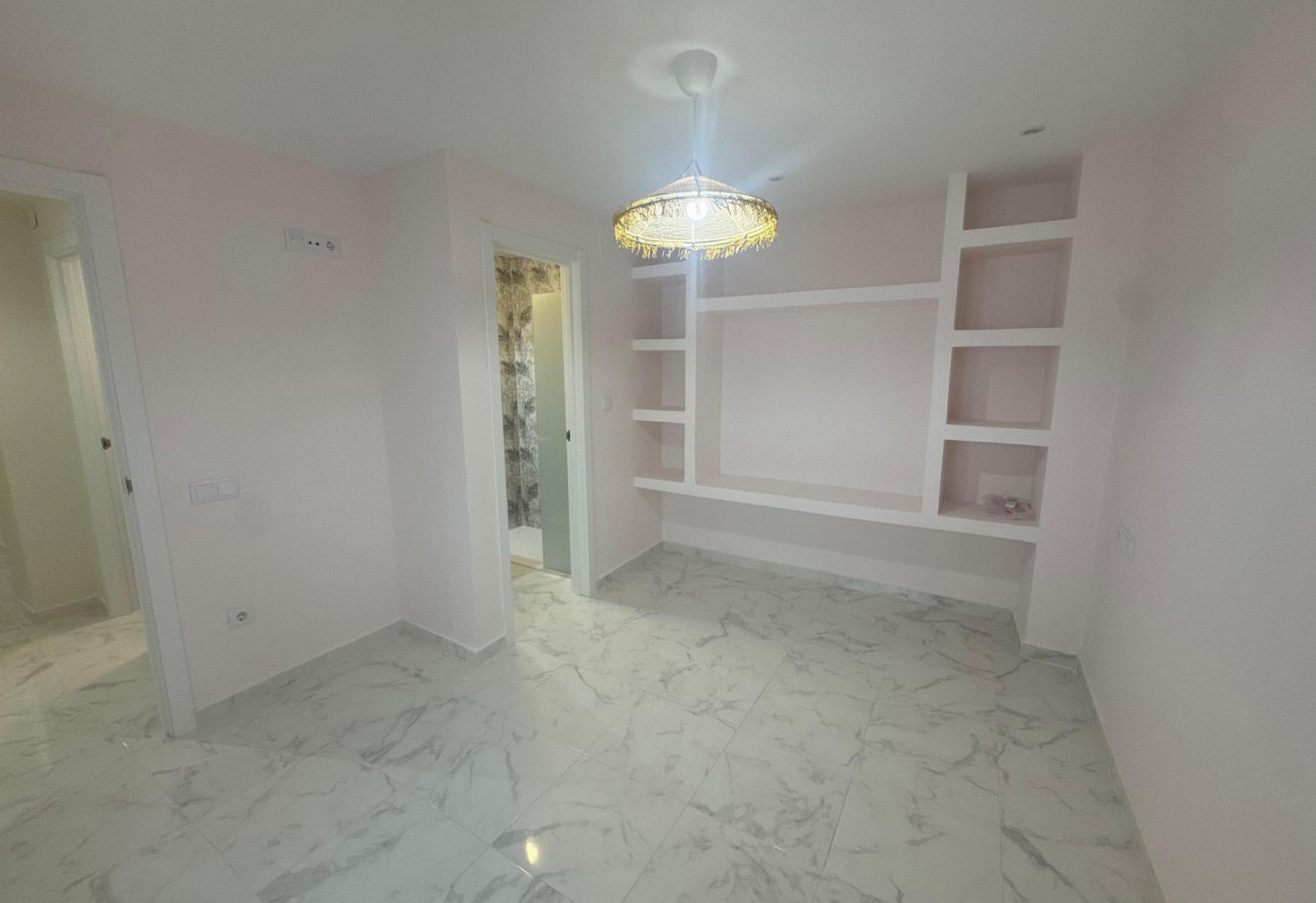 Sale · APARTAMENTO · Torrevieja · Muelle Pesquero