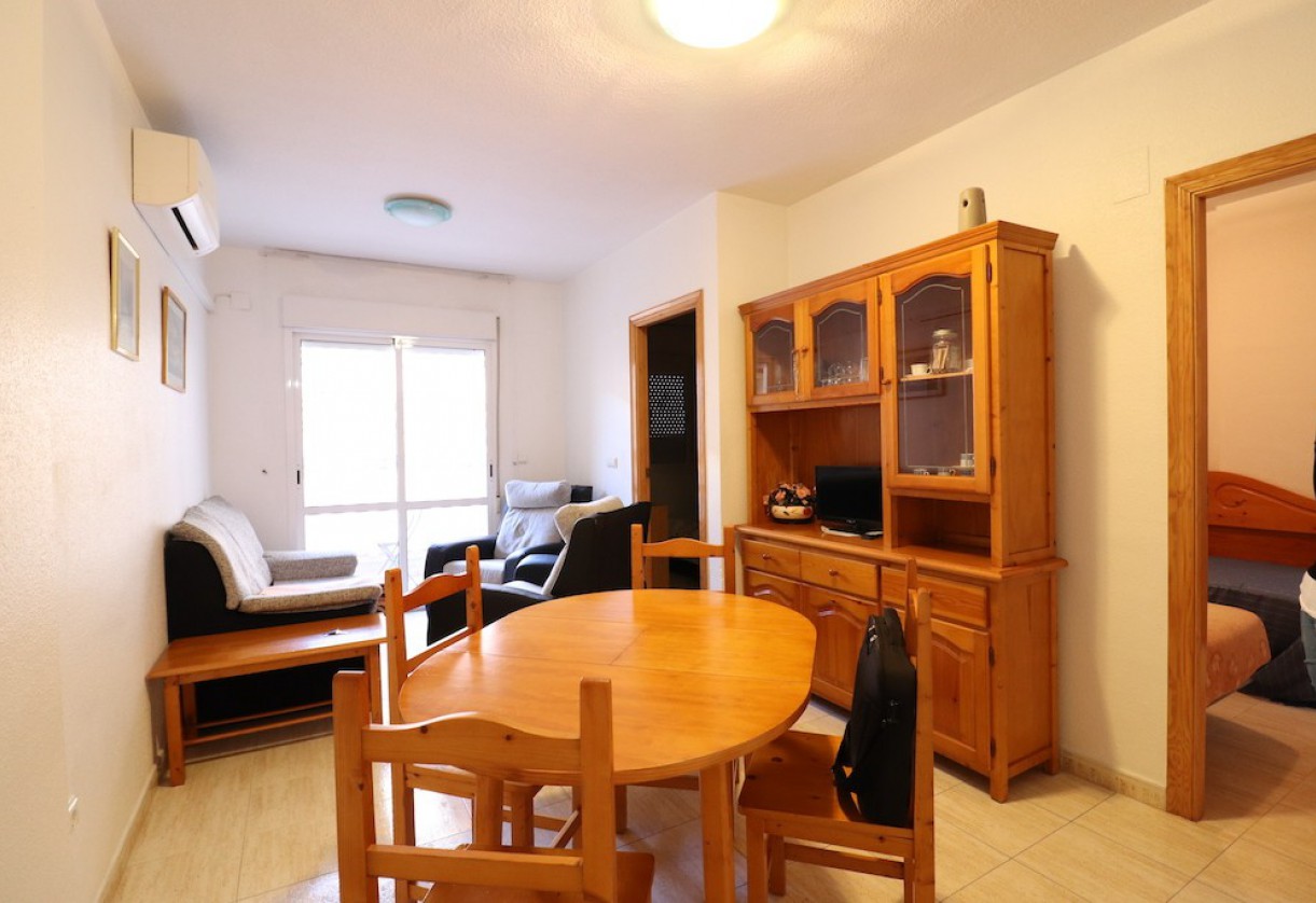 Reventa · APARTAMENTO · Torrevieja