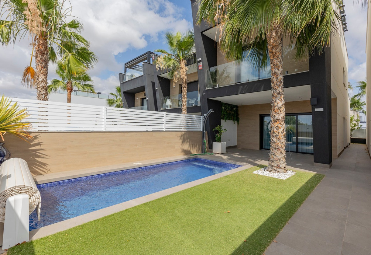 Resale · Villa / Detached · Benijofar
