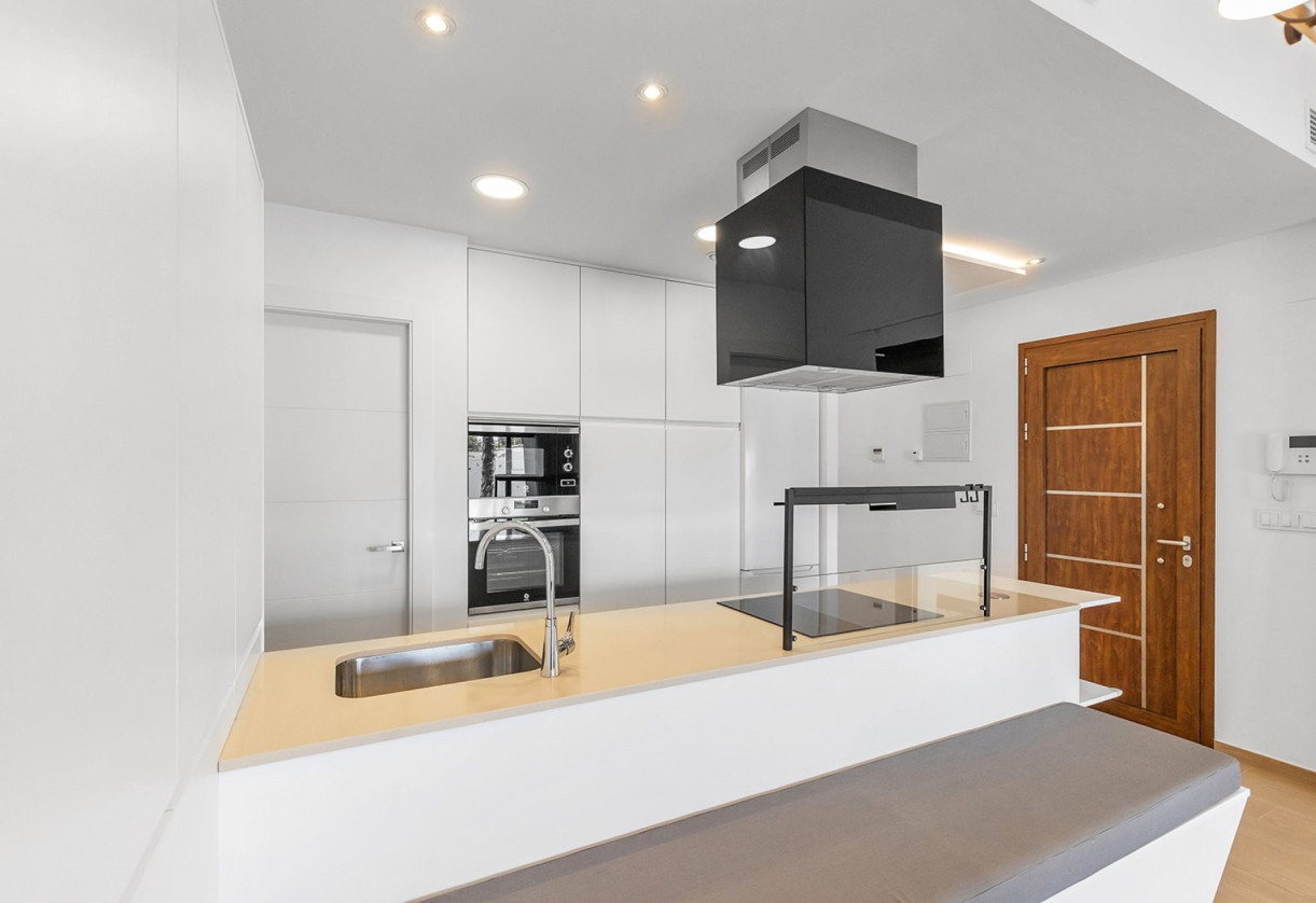 Resale · Villa / Detached · Benijofar