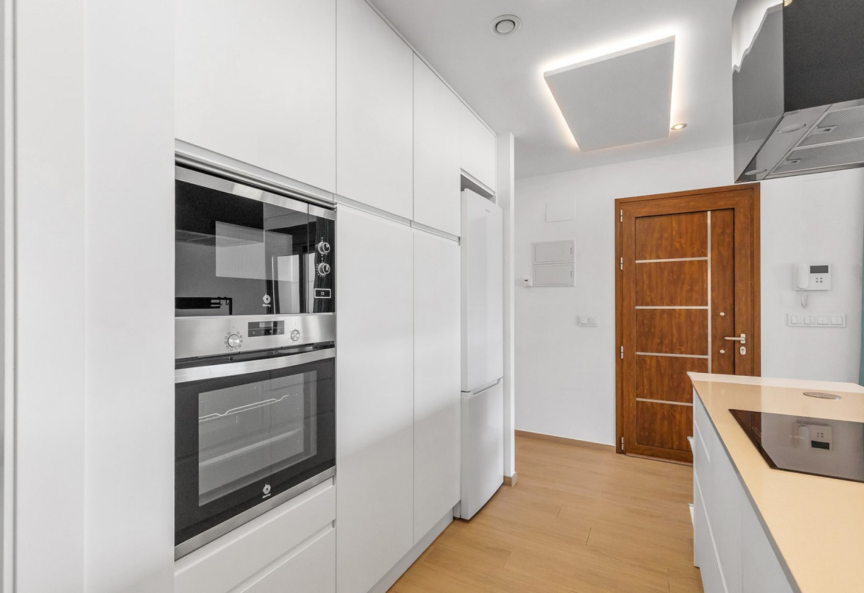 Resale · Villa / Detached · Benijofar