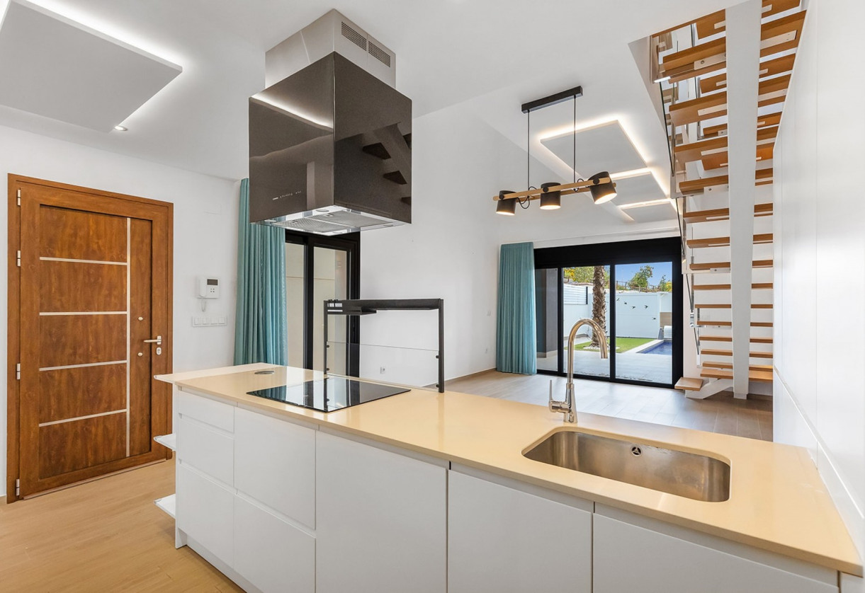 Resale · Villa / Detached · Benijofar