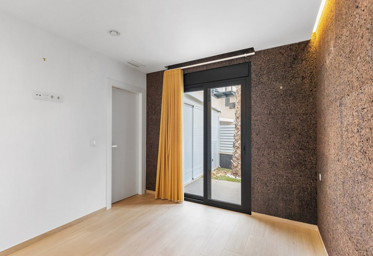 Resale · Villa / Detached · Benijofar