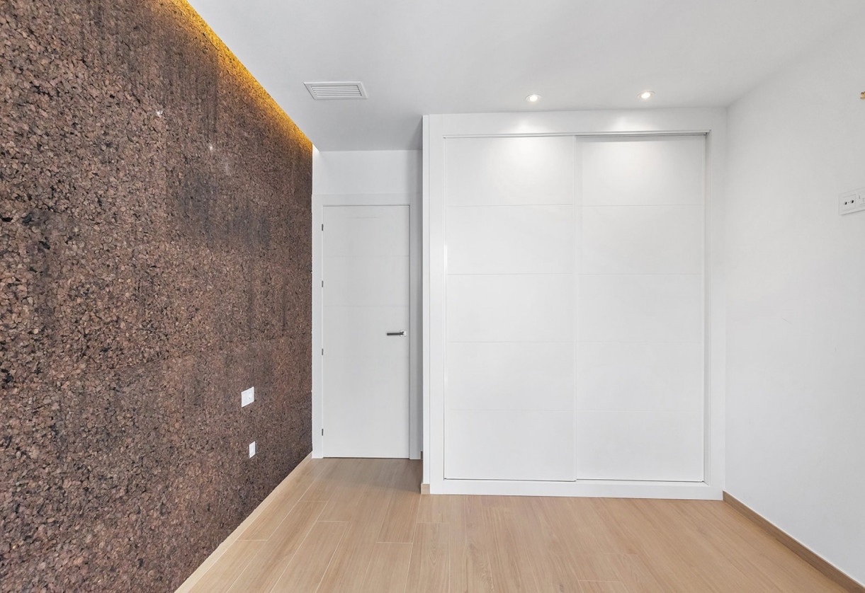 Resale · Villa / Detached · Benijofar