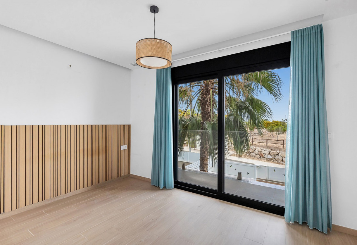 Resale · Villa / Detached · Benijofar