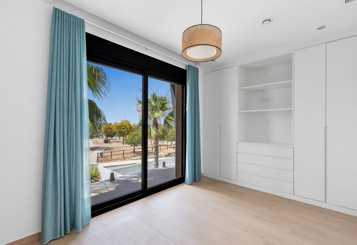 Resale · Villa / Detached · Benijofar