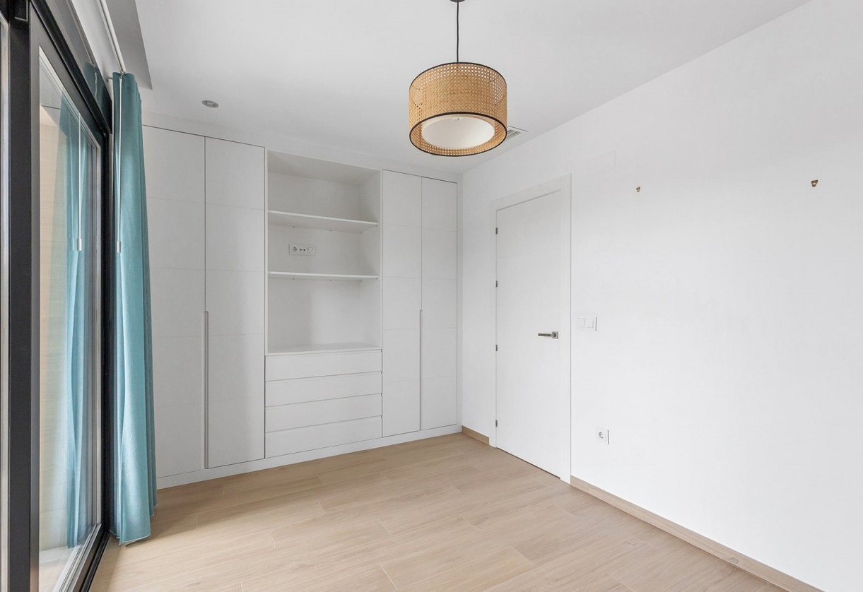 Resale · Villa / Detached · Benijofar