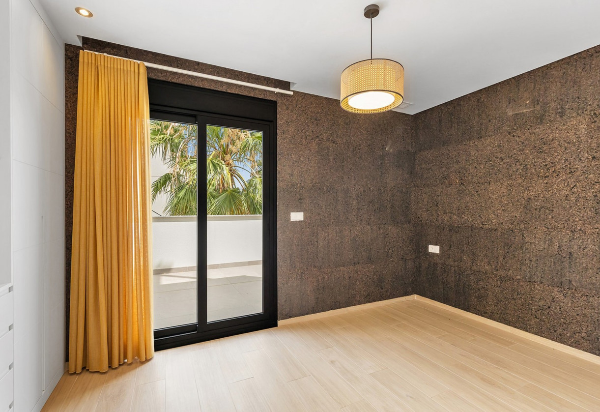 Resale · Villa / Detached · Benijofar