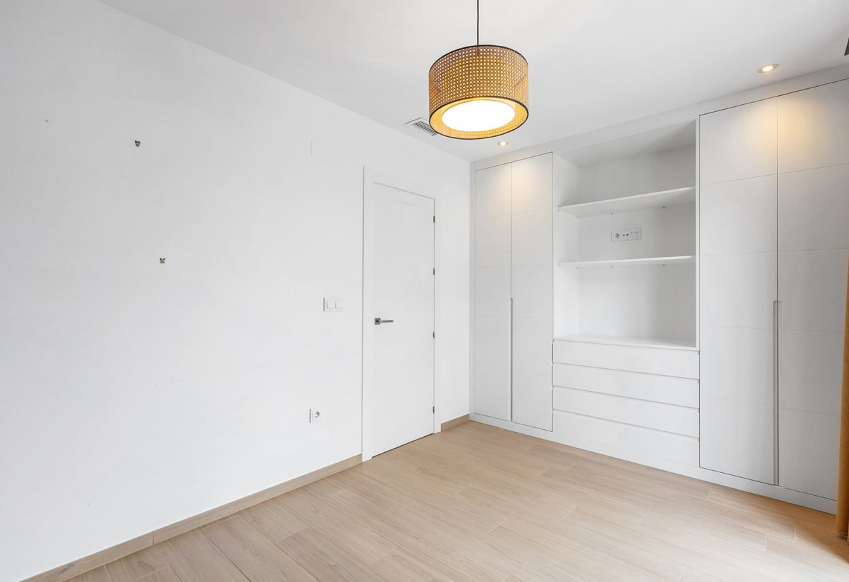 Resale · Villa / Detached · Benijofar