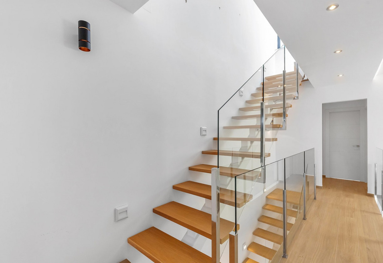 Resale · Villa / Detached · Benijofar