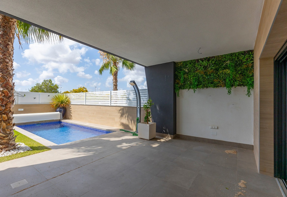 Resale · Villa / Detached · Benijofar