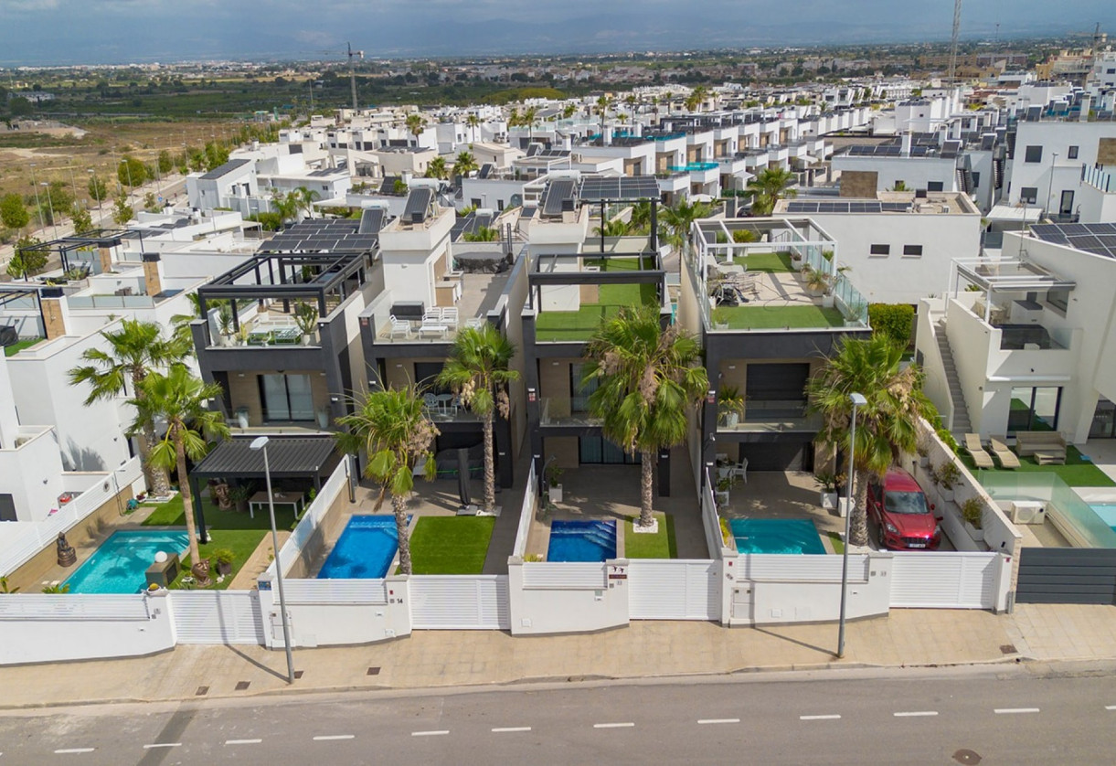 Resale · Villa / Detached · Benijofar