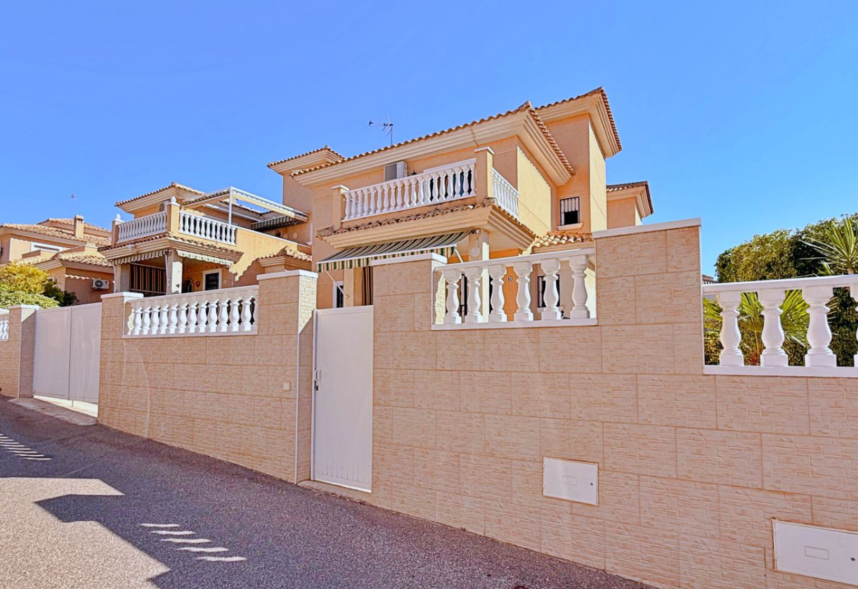 Rynek wtórny · Villa · Orihuela · Orihuela Costa
