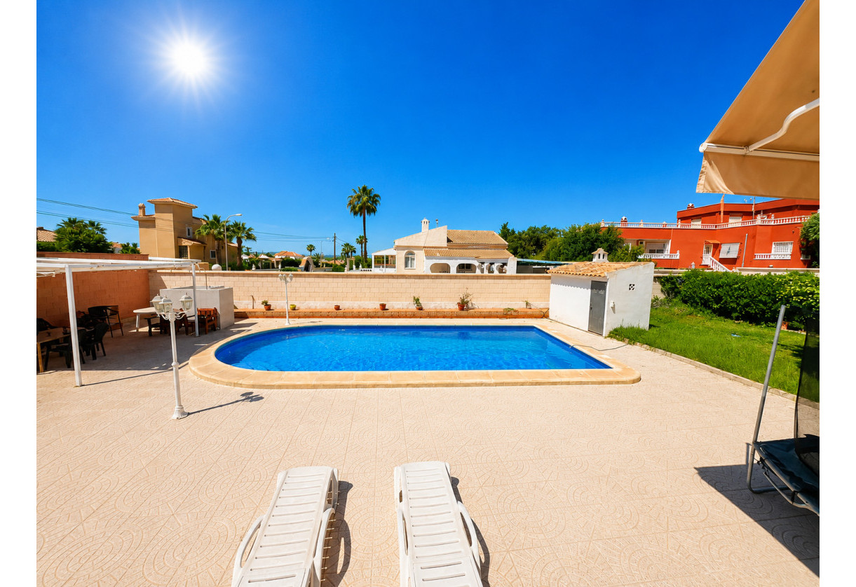 Sale · Villa · Torrevieja · LA SIESTA