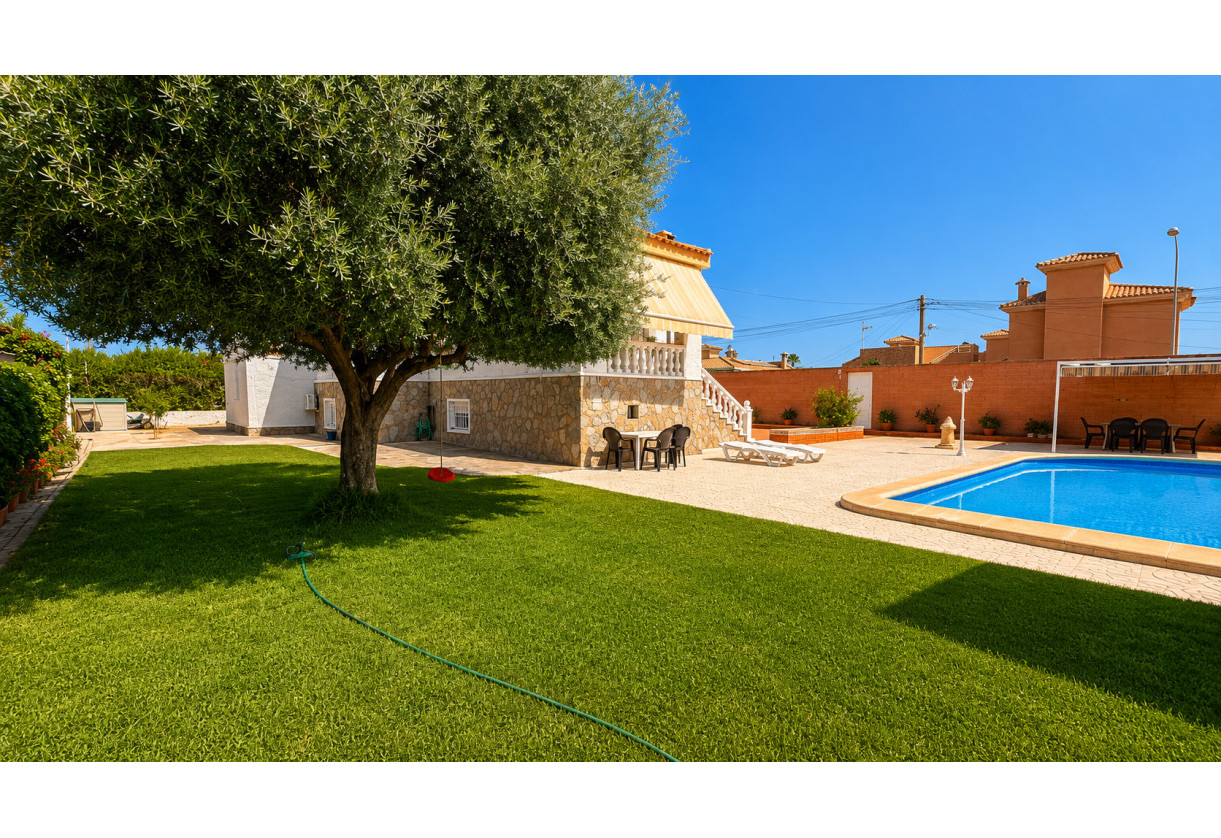 Sale · Villa · Torrevieja · LA SIESTA