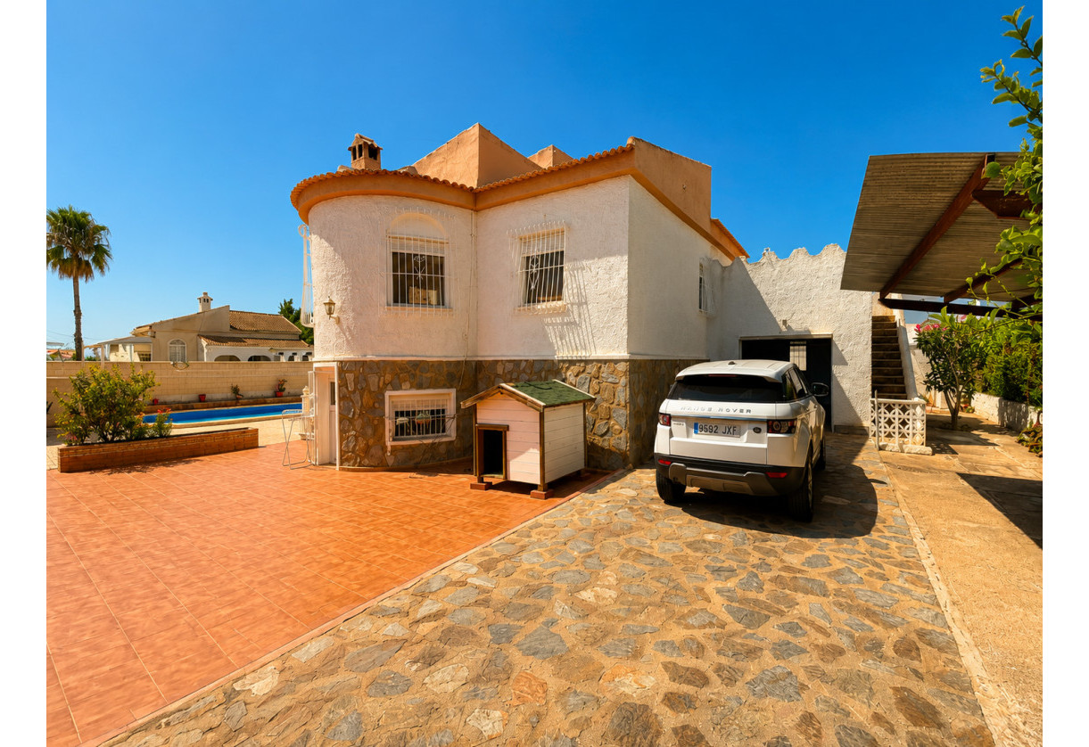 Sale · Villa · Torrevieja · LA SIESTA
