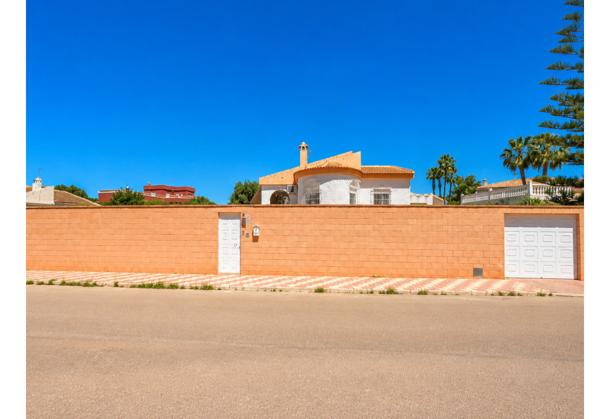 Sale · Villa · Torrevieja · LA SIESTA