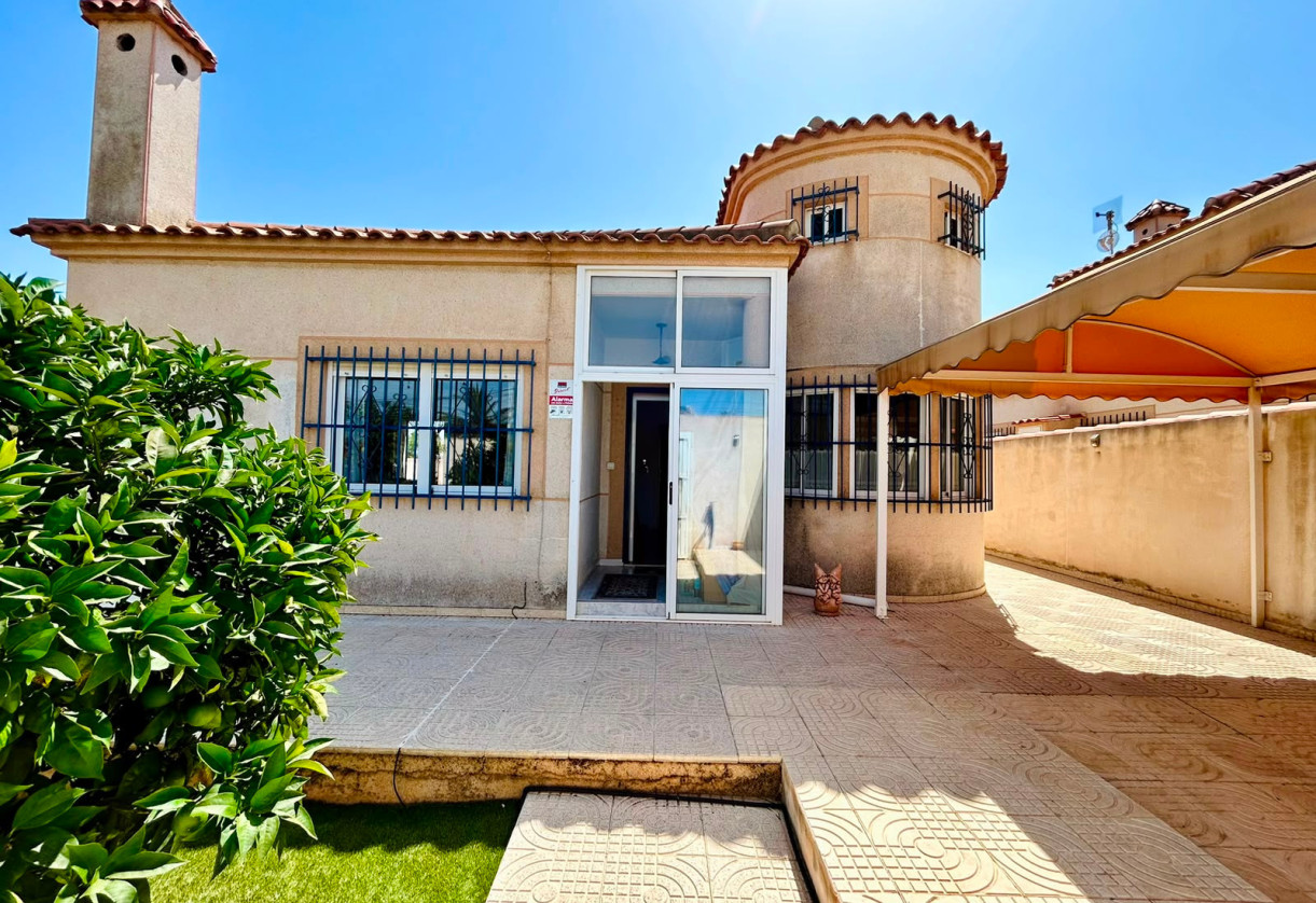 Rynek wtórny · - VILLA · Torrevieja · Urbanización San Luis