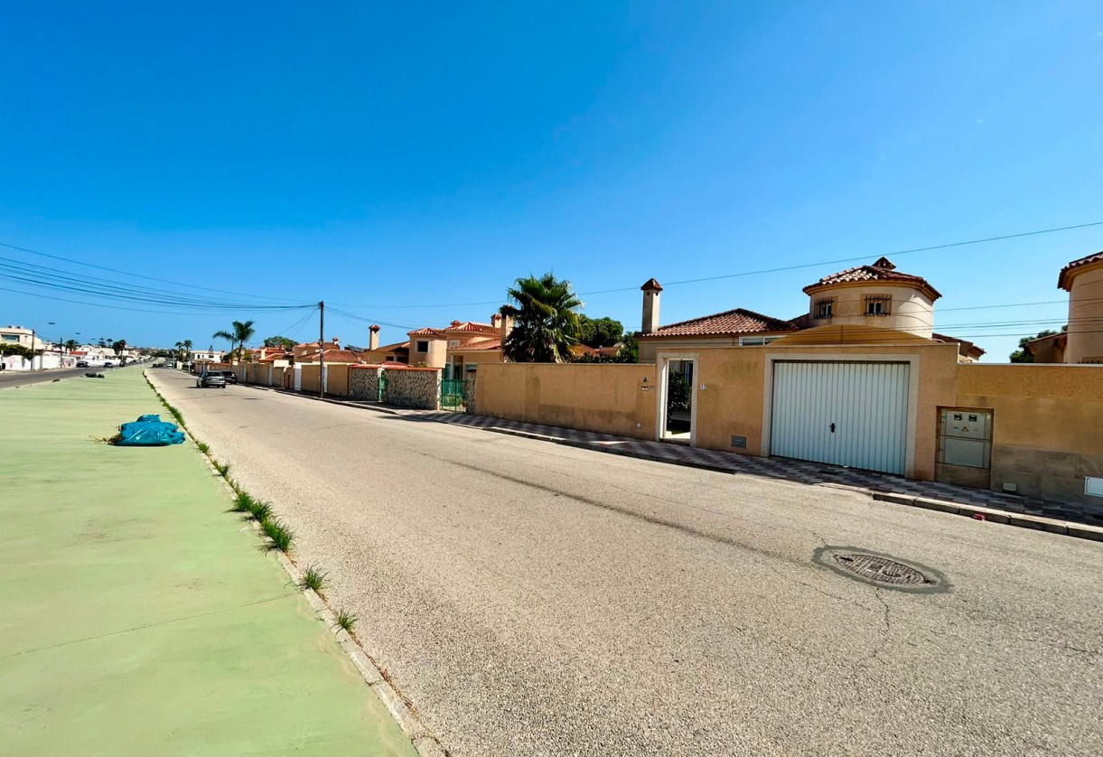 Rynek wtórny · - VILLA · Torrevieja · Urbanización San Luis