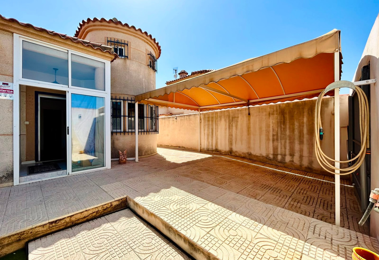 Rynek wtórny · - VILLA · Torrevieja · Urbanización San Luis