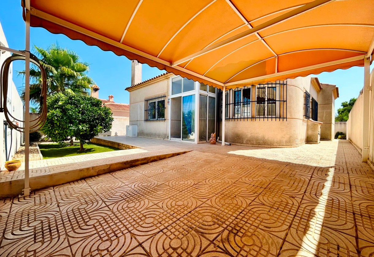 Rynek wtórny · - VILLA · Torrevieja · Urbanización San Luis