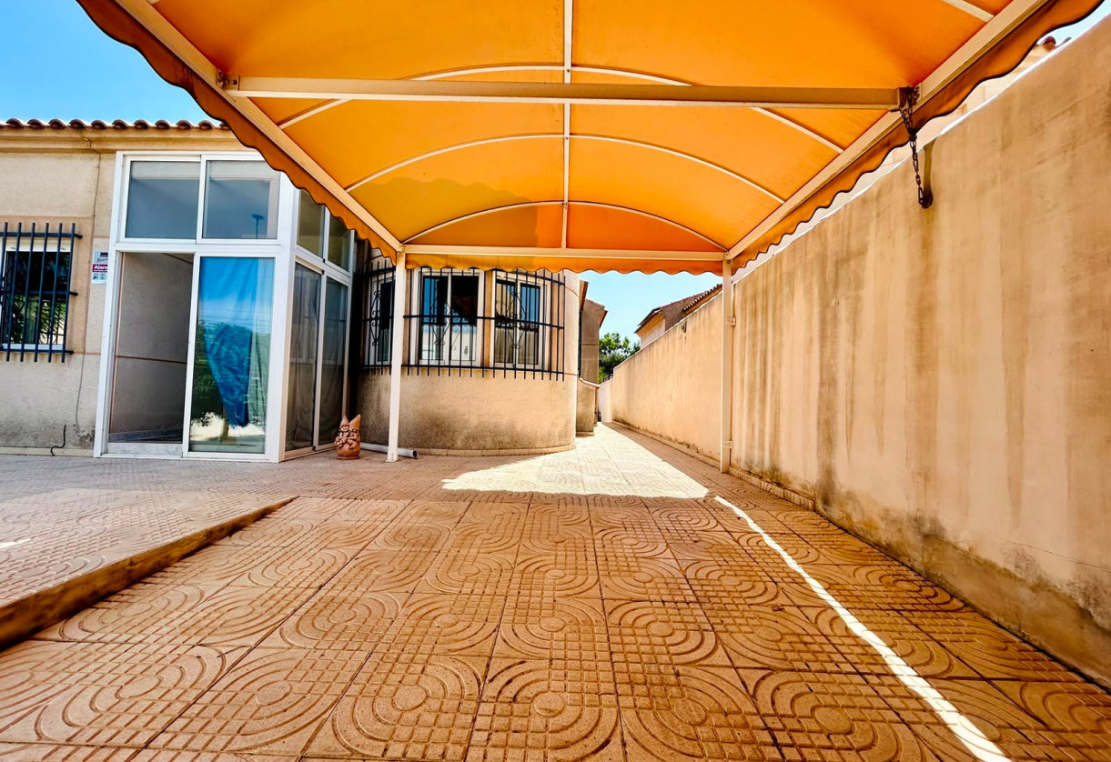 Rynek wtórny · - VILLA · Torrevieja · Urbanización San Luis