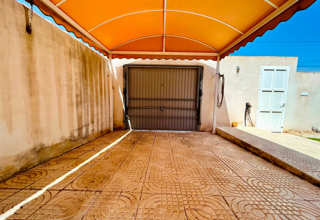 Rynek wtórny · - VILLA · Torrevieja · Urbanización San Luis
