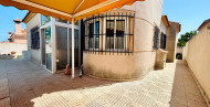Rynek wtórny · - VILLA · Torrevieja · Urbanización San Luis