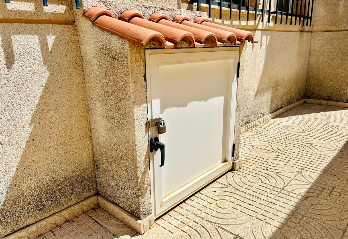 Rynek wtórny · - VILLA · Torrevieja · Urbanización San Luis