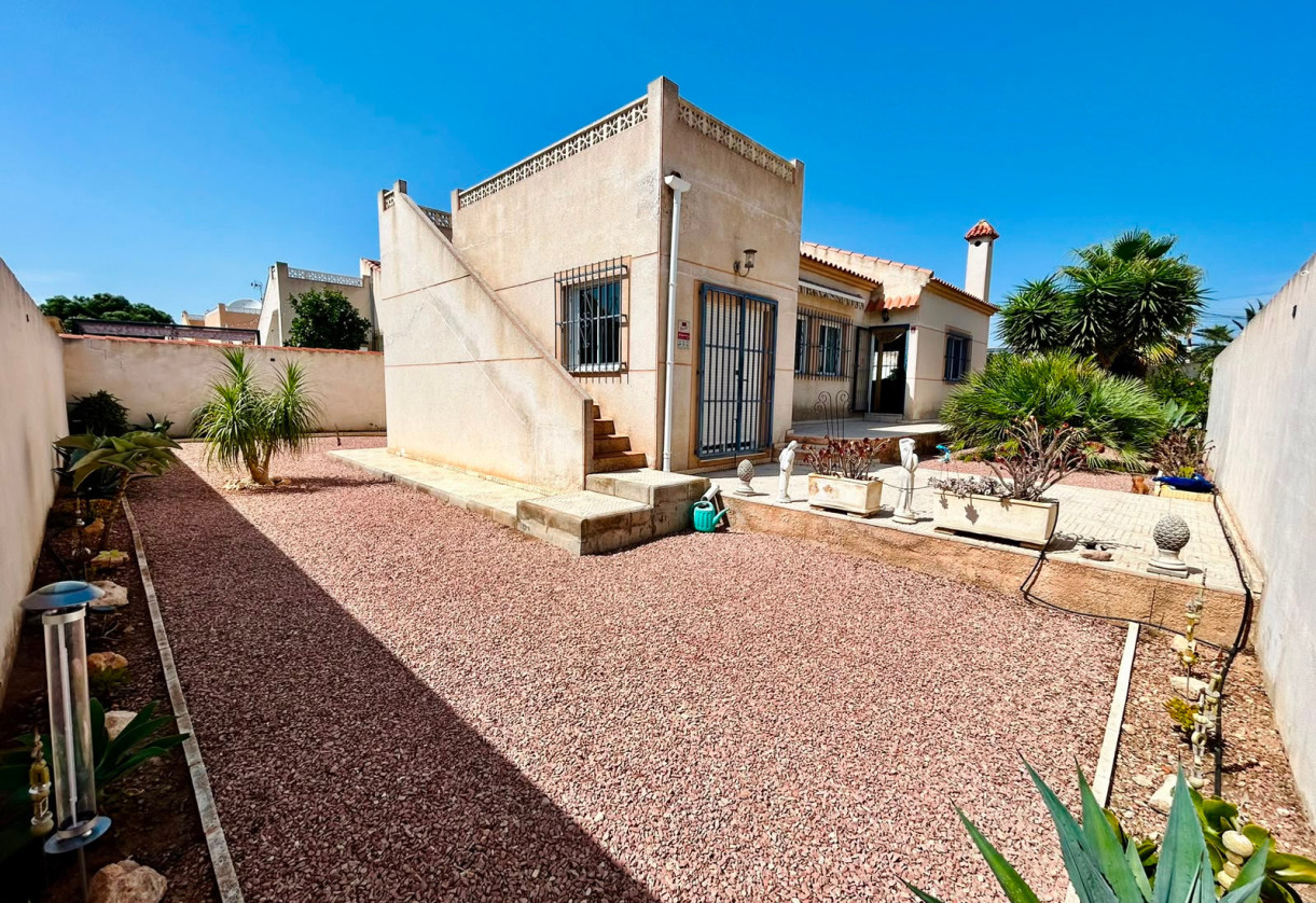 Rynek wtórny · - VILLA · Torrevieja · Urbanización San Luis