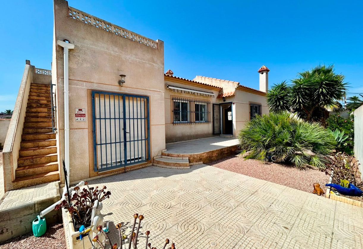 Rynek wtórny · - VILLA · Torrevieja · Urbanización San Luis