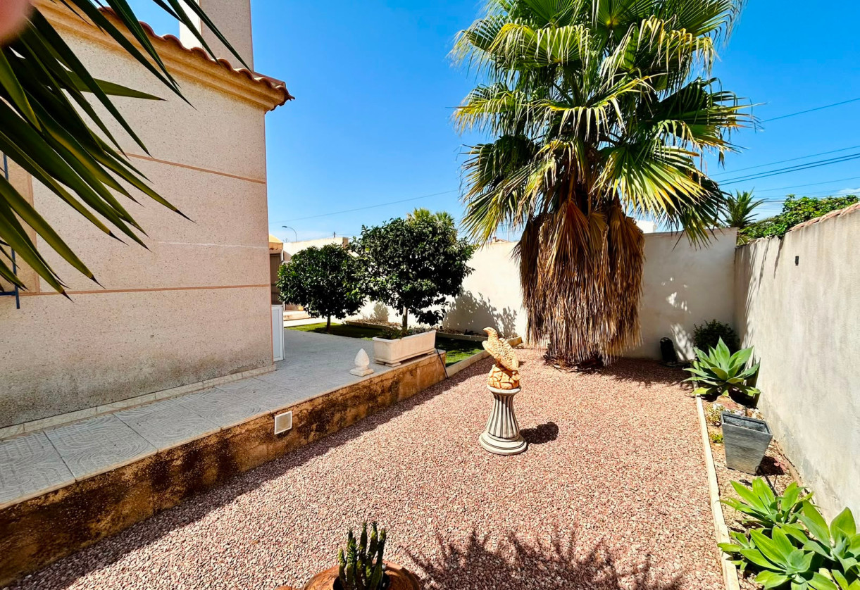 Rynek wtórny · - VILLA · Torrevieja · Urbanización San Luis