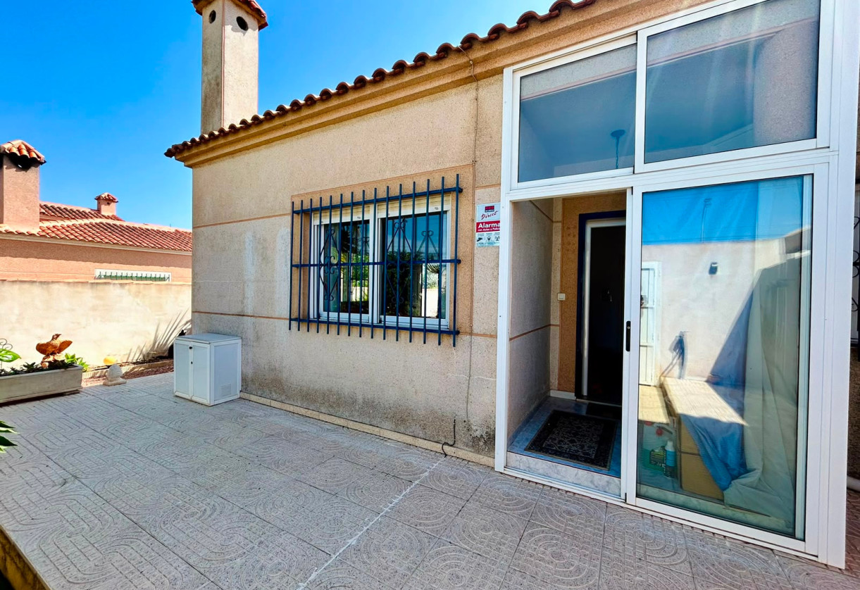 Rynek wtórny · - VILLA · Torrevieja · Urbanización San Luis