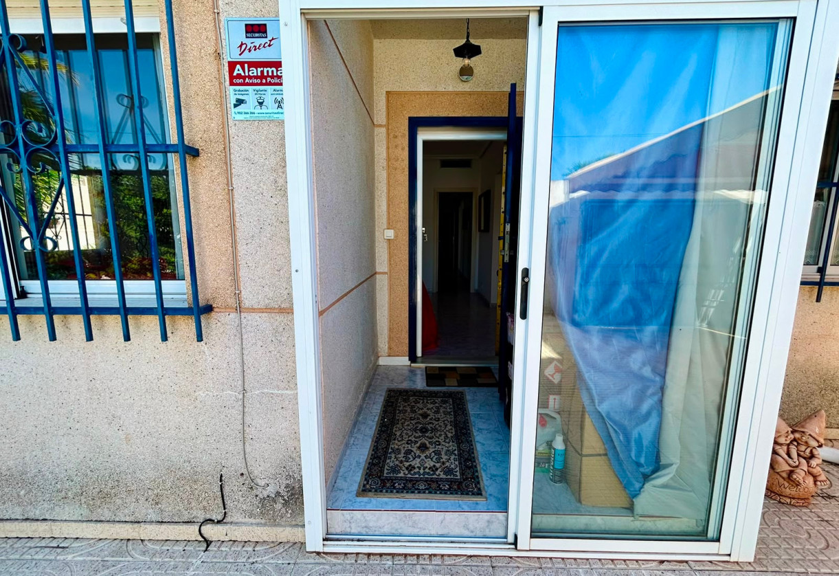 Rynek wtórny · - VILLA · Torrevieja · Urbanización San Luis