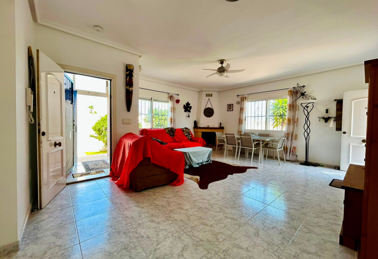 Rynek wtórny · - VILLA · Torrevieja · Urbanización San Luis