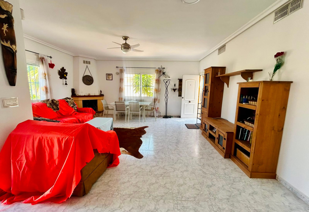 Rynek wtórny · - VILLA · Torrevieja · Urbanización San Luis